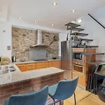 Duplex En El Barri Vell, アパート ジローナ